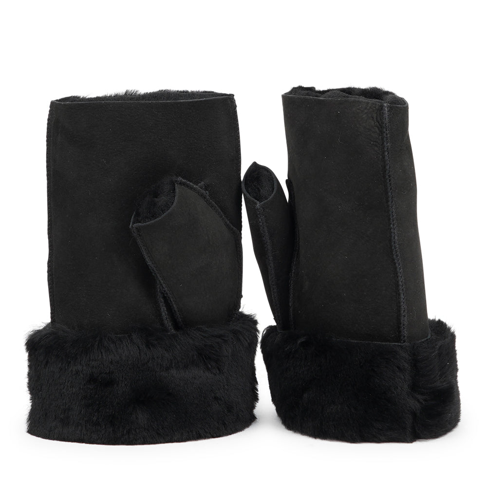 Meet the Uccea Shearling Muffedice—crafted from 100% Australian double-faced shearling for ultimate coziness.
With a soft sheepskin palm and upper, plus a plush sheep fur cuff and lining, these mitts bring serious warmth and style to any winter look.