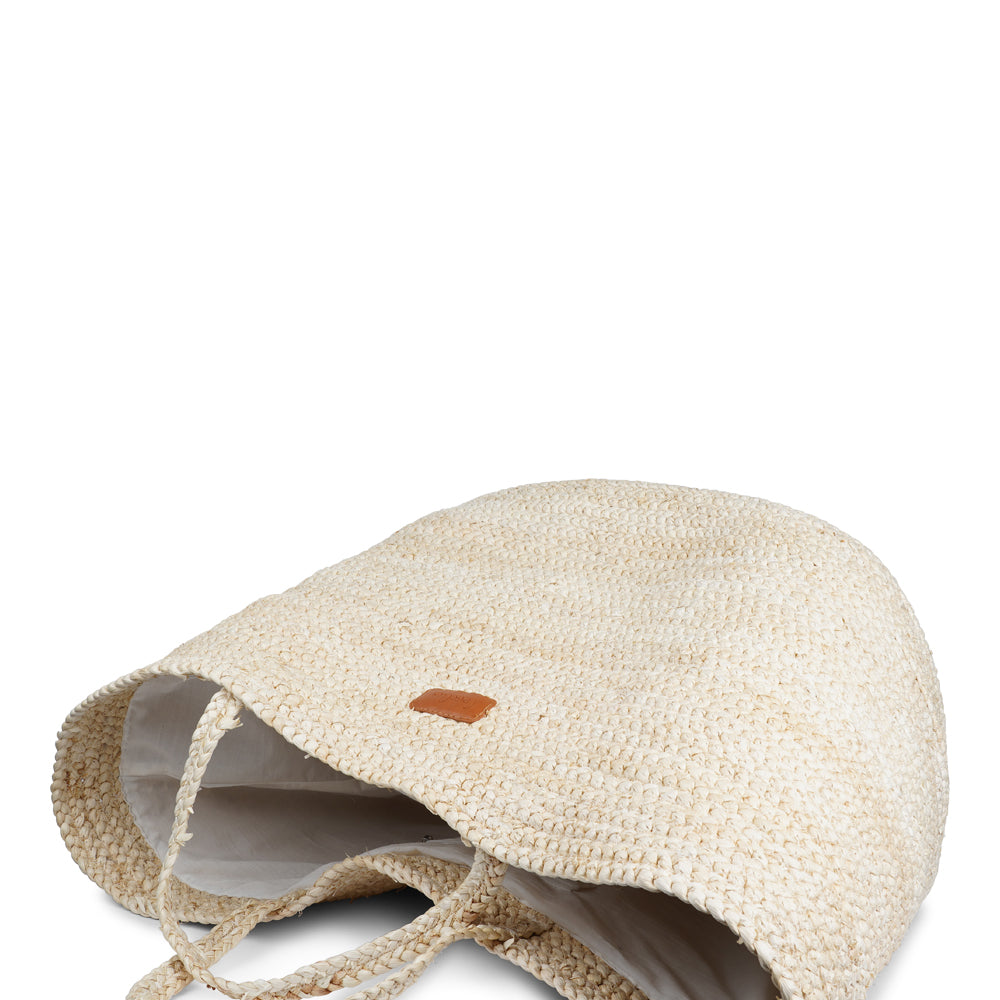 Say hello to your new summer essential. The large Ulimi Maize Bag is handcrafted from 100% natural maize fibers and designed for sunny days at the beach or leisurely strolls through the market.
With its soft cotton lining and a handy inner pocket for your phone or small must-haves, it’s as practical as it is stylish.
Lightweight, breezy, and full of natural charm – this bag brings together effortless style and everyday ease in one beautifully woven piece.