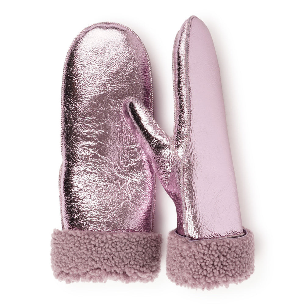 Lovelies Studio - The trendy Vinson mittens are made of 100% Australian shearling.
The palm and upper are soft sheep skin and the beautiful cuff and the lining are curly sheep fur. The thumb is made with only one side sawing for the best comfort and style.
Our Vinson mittens are extra long which means that you can fold and wear them in 4 different ways.