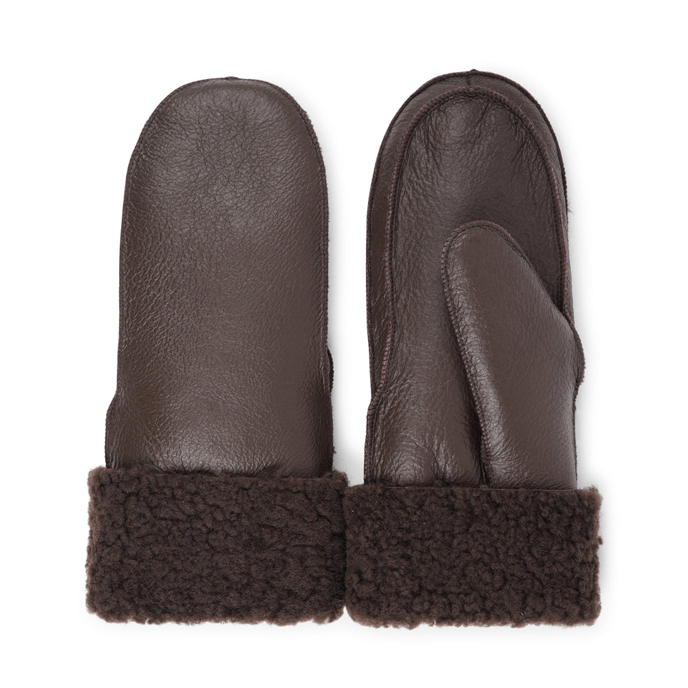 Lovelies Studio - The trendy Vinson mittens are made of 100% Australian shearling.
The palm and upper are soft sheep skin and the beautiful cuff and the lining are curly sheep fur. The thumb is made with only one side sawing for the best comfort and style.
Our Vinson mittens are extra long which means that you can fold and wear them in 4 different ways.
with a larger and around 7 cm wide cuff
A shorter 4 cm cuff which gives the mittens a lightly different look.