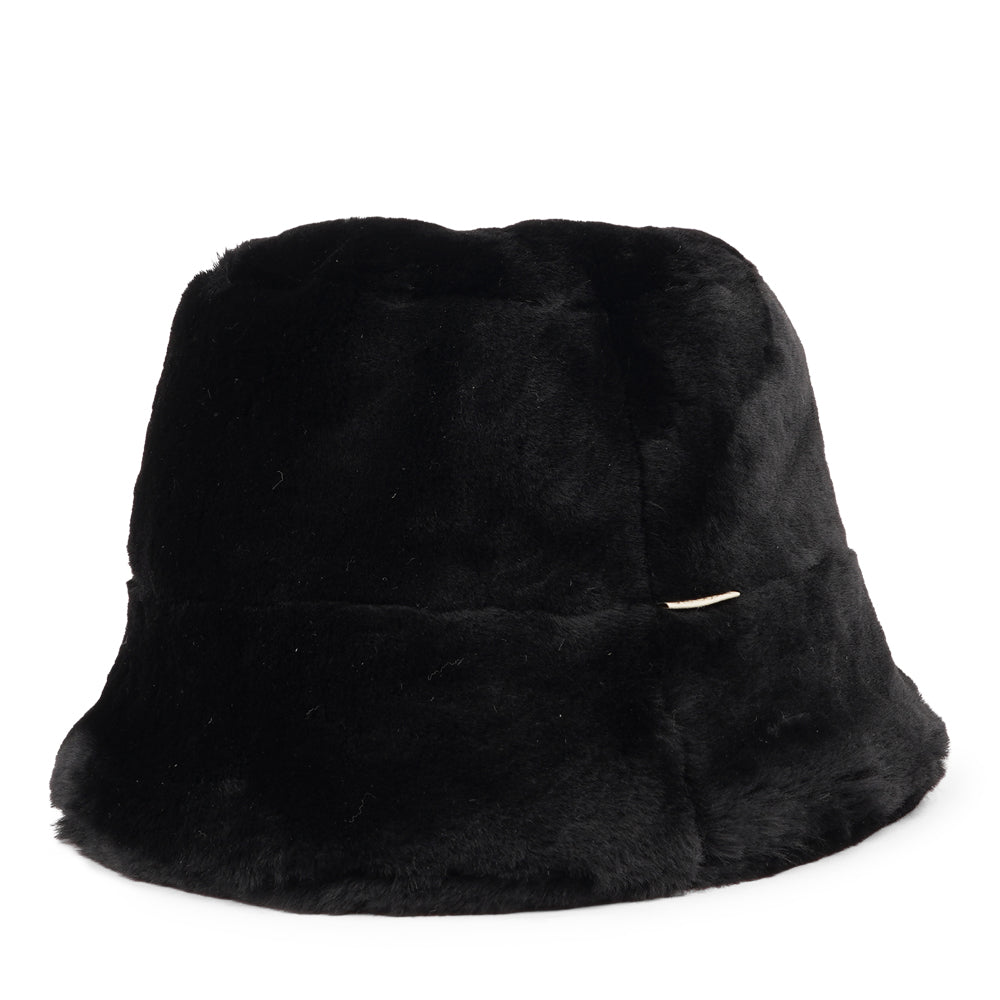 Lovelies StudioMade with 100% Sheepskin. This incredible material balances form with function, offering a chic look with lightweight insulation in the winter and temperature regulation when spring arrives.- Whitney - Shearling hat -