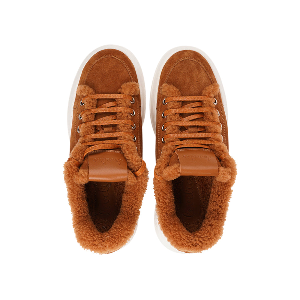At the foundation of the Zanja low sneaker lies a soft yet durable rubber sole, ensuring long-lasting wear and exceptional grip. The upper is adorned with suede and features charming shearling details, adding a touch of luxury to your every step. Whether you're dressing up for a night out or aiming for a more casual look, these sneakers effortlessly elevate your style.