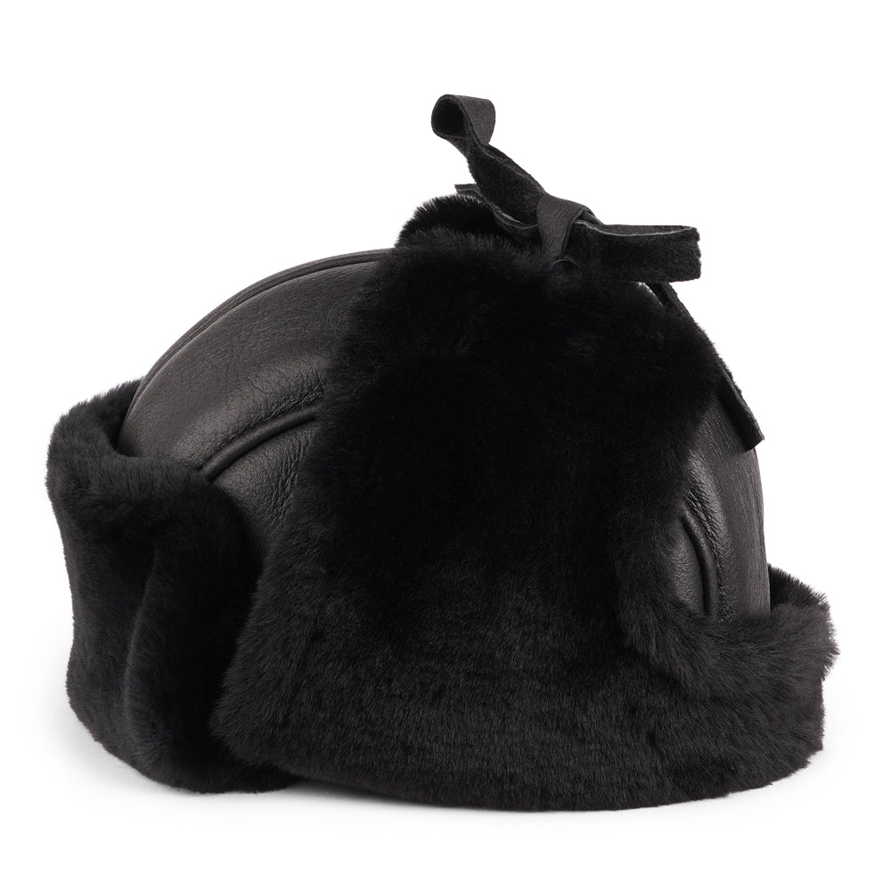 This warm shearling hat is an ode to comfort and luxury, proudly made from 100% Australian sheepskin.
The unique design of the Zhuomala One Side Shearling Hat features a one-sided shearling construction, ensuring both warmth and a distinctive flair. The natural insulating properties of Australian sheepskin make this hat a reliable companion against the winter chill, providing a cocoon of coziness for your head and ears.