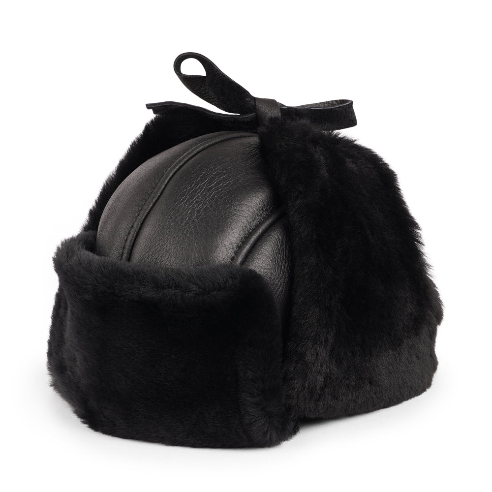 This warm shearling hat is an ode to comfort and luxury, proudly made from 100% Australian sheepskin.
The unique design of the Zhuomala One Side Shearling Hat features a one-sided shearling construction, ensuring both warmth and a distinctive flair. The natural insulating properties of Australian sheepskin make this hat a reliable companion against the winter chill, providing a cocoon of coziness for your head and ears.