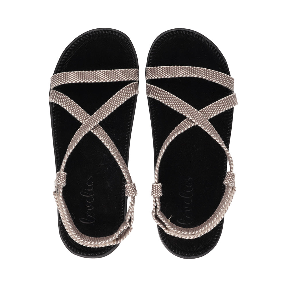 Aguas Blancas Lovelies Studio - Danish design - Aguas Blanca, the epitome of comfort and style in a sandal. Experience unparalleled softness with its luxurious suede insole, complemented by a double layer of sturdy rubber soles that provide the perfect bounce in every step. The innovative design features straps that elegantly encircle the heel, ensuring an impeccable fit and secure hold. Elevate your footwear game with Aguas Blanca – where cushioned elegance meets durable sophistication.