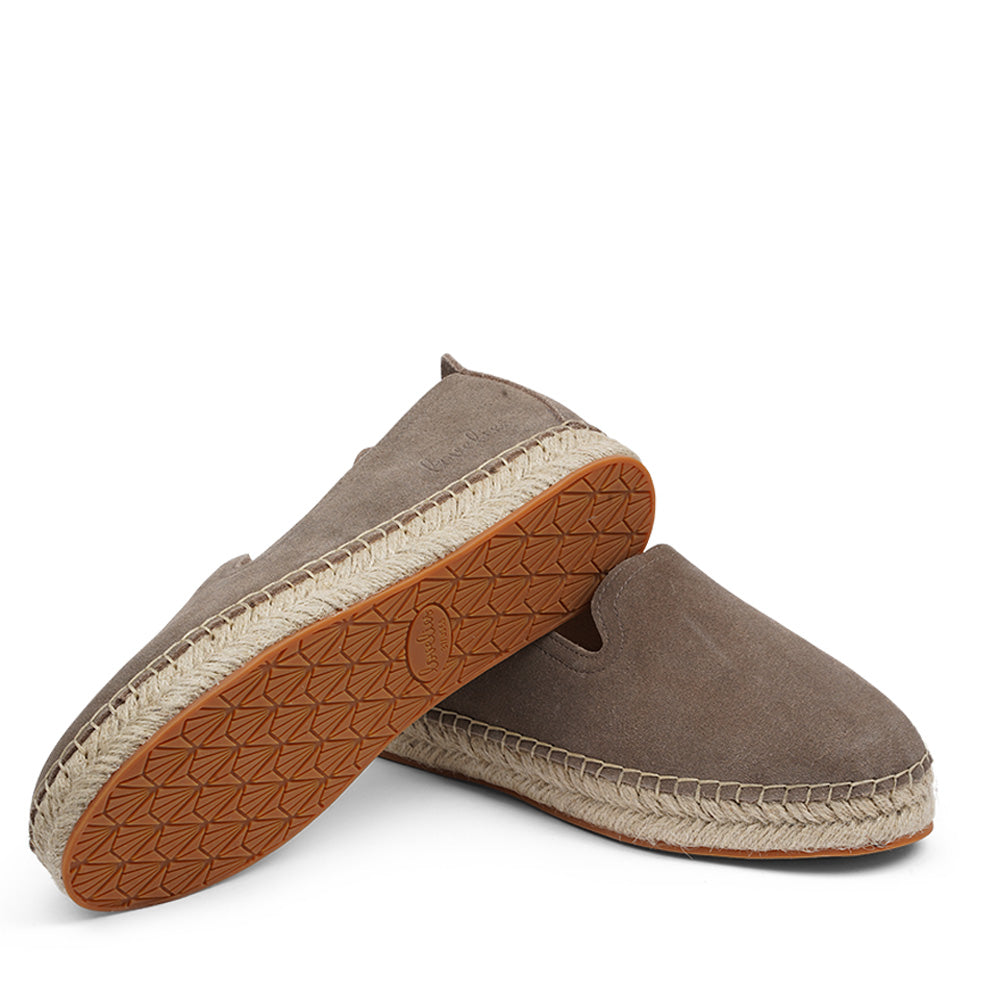 Our all time favorit espadrilles. These beautiful espadrilles are handmade of soft suede for the best comfort. The high rubber sole is covered with jute which means that the sole will not swallow if it gets wet. Furthermore we have added a soft EVA inner sole which is covered with leather and can be removed. This is one of the best espadrilles in the market.