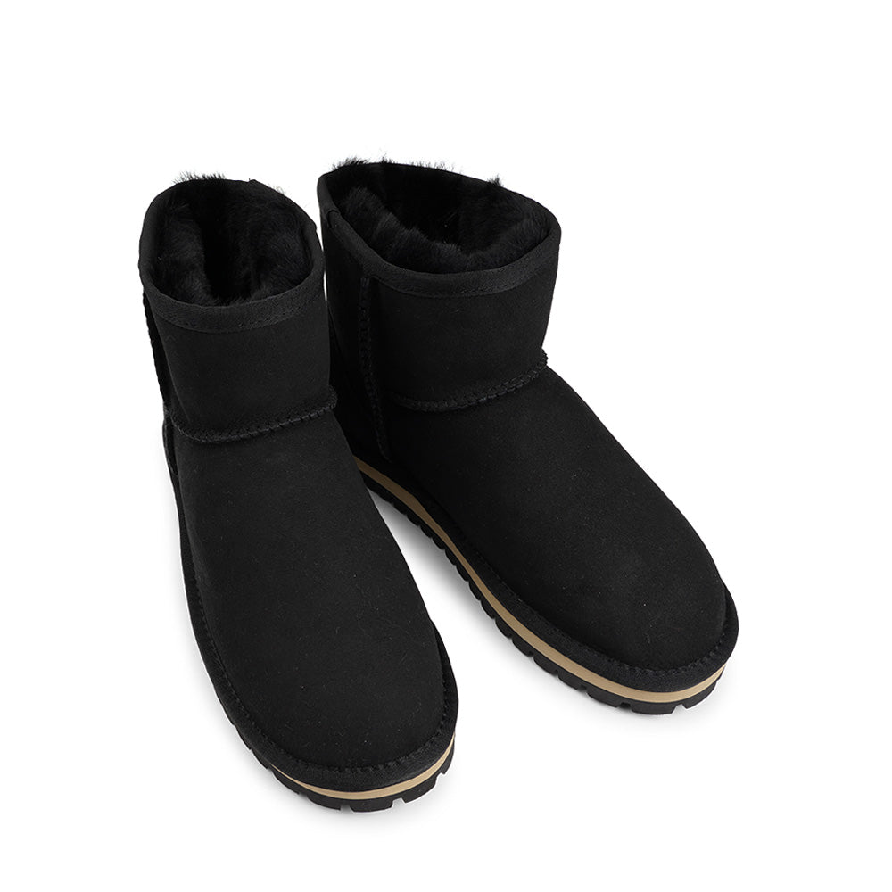 Lovelies Studio - Mid-high Shearling boots  Lovelies shearling boots bring softness and warmth to your feet this autumn. With soft and durable rubber soles plus a gorgeous design you're perfectly suited for the wintertime.  Danish Design