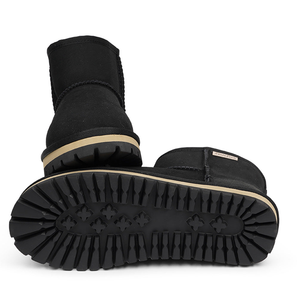 Lovelies Studio - Mid-high Shearling boots Lovelies shearling boots bring softness and warmth to your feet this autumn. With soft and durable rubber soles plus a gorgeous design you're perfectly suited for the wintertime. Danish Design