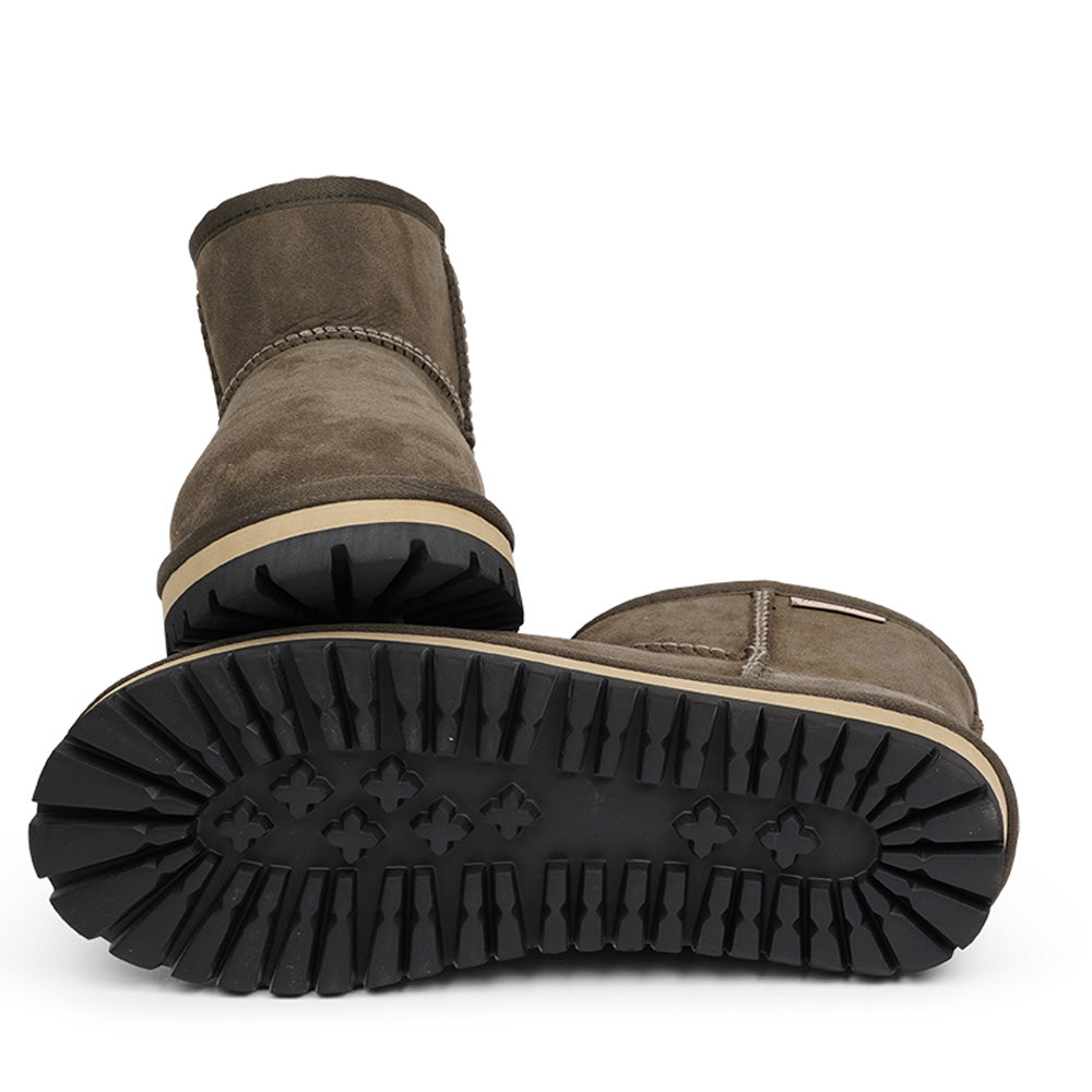 Lovelies Studio - Mid-high Shearling boots Lovelies shearling boots bring softness and warmth to your feet this autumn. With soft and durable rubber soles plus a gorgeous design you're perfectly suited for the wintertime. Danish Design LWG Environmental GOLD RATED Certification