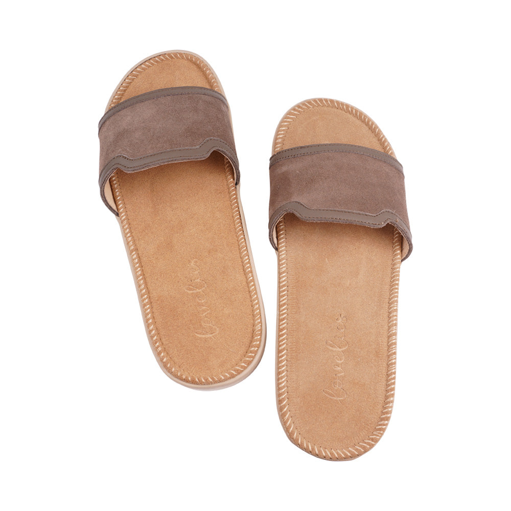 Lovelies Studio - Bellevue cross suede sandal with the most comfortable rubber sole which is covered in exclusive suede. The sandal has a wonderful feminine look and will match your summer dresses and light blue jeans perfectly. Enjoy your lovelies !