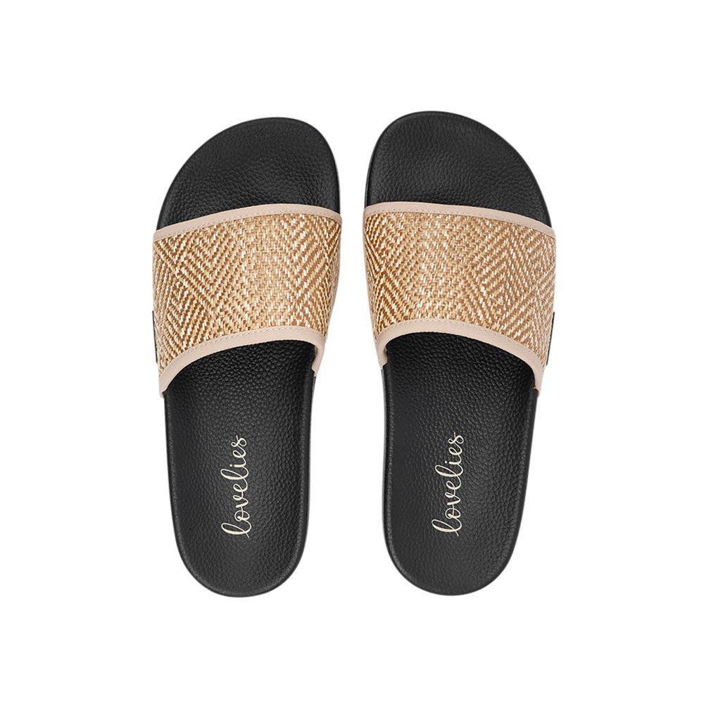 Since 2019 Lovelies Studio has been creating shoes and leathergoods for women and men inspired by an open mind, Scandinavian minimalism and a bit of vintage influences. Fashion slides with soft rubber soles, perfect for your next summer vacation.