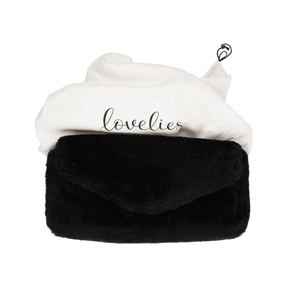 Understated and elegant, this Cona shearling clutch with detachable crossbody strap comes in both black and cream. Cona is perfect for carrying your essentials with you for party or everyday use.  Front flap with hidden magnetic fastening  Adjustable and detachable wrist strap  Adjustable and detachable shoulder strap in leather  Shoulder strap 105 cm and 15 mm wide  Lining of suede and soft skin