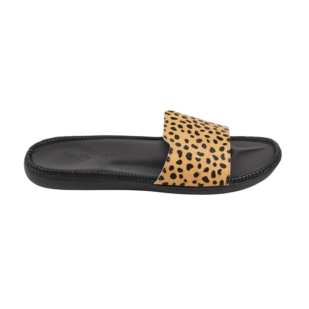 Once you’ve tried Lovelies’ summer sandals you’ll never want to wear any other footwear. With its delicate and soft fabrics, you feel at ease and elegant at the same time. The easy to-go sandals with their striking summer colours are a perfect fit to your feminine summer dresses and your light blue summer jeans. Enjoy your Lovelies! See our Size Guide Material: Outsole / Insole : Rubber Footbed: 100% cow leather Lining: 100% cow leather Upper: Horse Skin