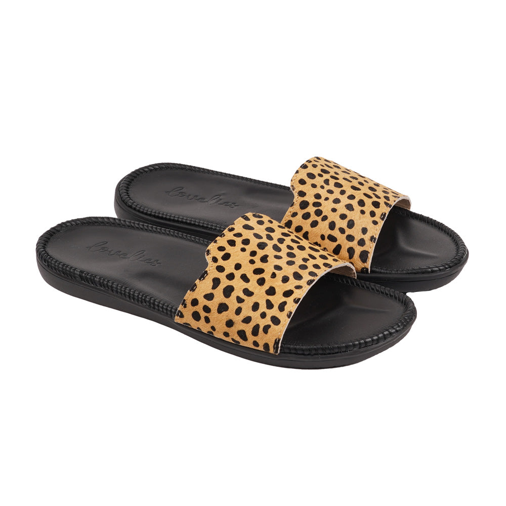 Once you’ve tried Lovelies’ summer sandals you’ll never want to wear any other footwear. With its delicate and soft fabrics, you feel at ease and elegant at the same time. The easy to-go sandals with their striking summer colours are a perfect fit to your feminine summer dresses and your light blue summer jeans. Enjoy your Lovelies! See our Size Guide Material: Outsole / Insole : Rubber Footbed: 100% cow leather Lining: 100% cow leather Upper: Horse Skin