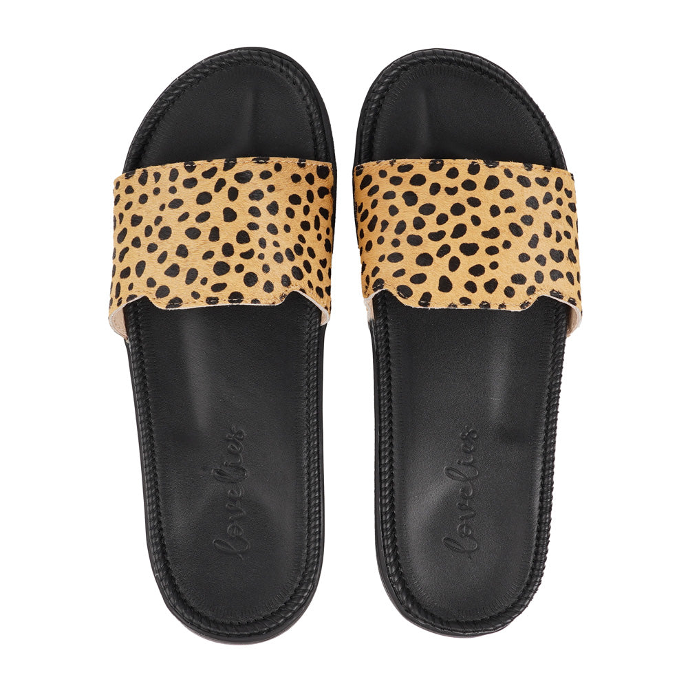 Once you’ve tried Lovelies’ summer sandals you’ll never want to wear any other footwear. With its delicate and soft fabrics, you feel at ease and elegant at the same time. The easy to-go sandals with their striking summer colours are a perfect fit to your feminine summer dresses and your light blue summer jeans. Enjoy your Lovelies! See our Size Guide Material: Outsole / Insole : Rubber Footbed: 100% cow leather Lining: 100% cow leather Upper: Horse Skin