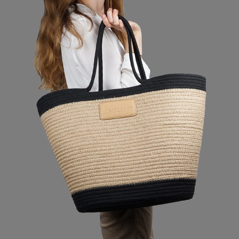 For those cheerful springdays and warm sunny summerdays all you need is a gorgeous beach bag.  Lovelies has made an elegant one in cotton and recycled polyester and it comes in 8 beautiful colours.    Whether you’re off to a picnic, shopping or a lazy day at the beach, a Lovelies beach bag will be your all-time favourite companion.