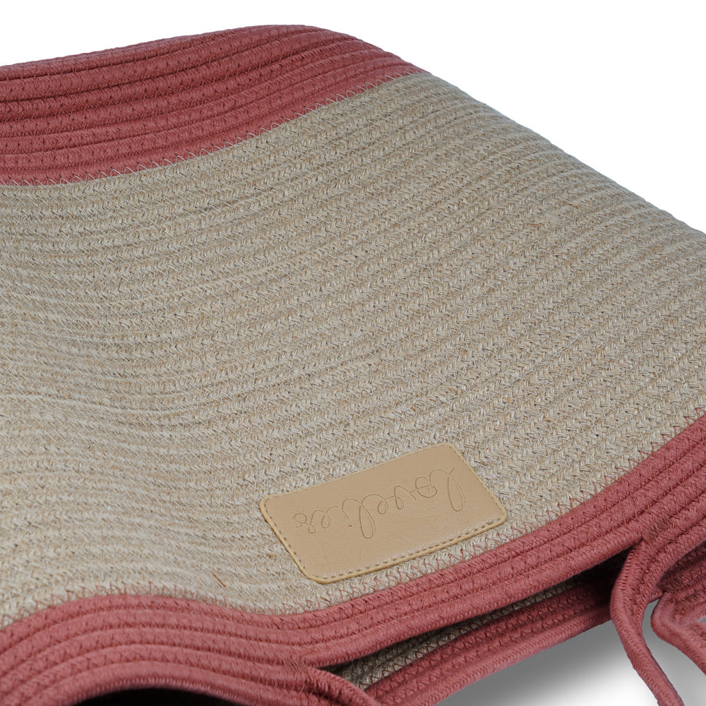 For those cheerful springdays and warm sunny summerdays all you need is a gorgeous beach bag. Lovelies has made an elegant one in cotton and recycled polyester and it comes in 8 beautiful colours. Whether you’re off to a picnic, going shopping or having a lazy day at the beach, a Lovelies beach bag will be your true companion. Enjoy your Lovelies! Material: Cotton and recycled polyester Logo in leather Hand made