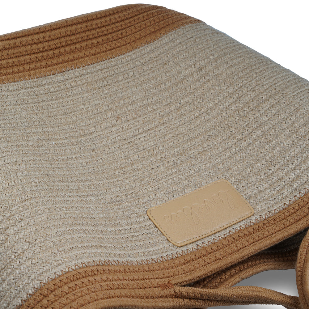 Wonderful Lovelies beach bags with leather logo on the side. The Lovelies beach bags are handmade in cotton and comes in two sizes. 8 beautiful colors. Sizes : Medium : W50 x H29 Large : W55 x H35 You can use the bag for picnic's or going to the beach or just go shopping they are big enough to fit most of your stuff.