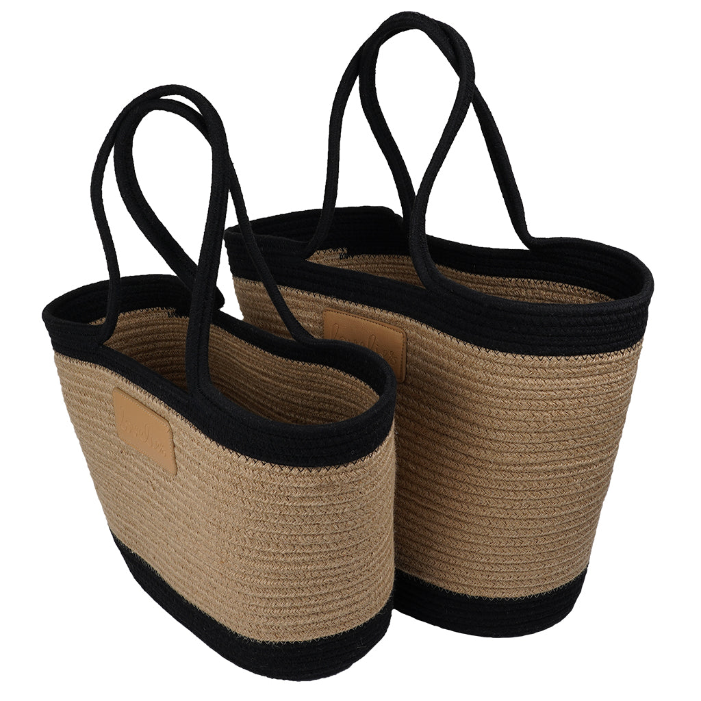 For those cheerful springdays and warm sunny summerdays all you need is a gorgeous beach bag.  Lovelies has made an elegant one in cotton and recycled polyester and it comes in 8 beautiful colours.    Whether you’re off to a picnic, shopping or a lazy day at the beach, a Lovelies beach bag will be your all-time favourite companion.