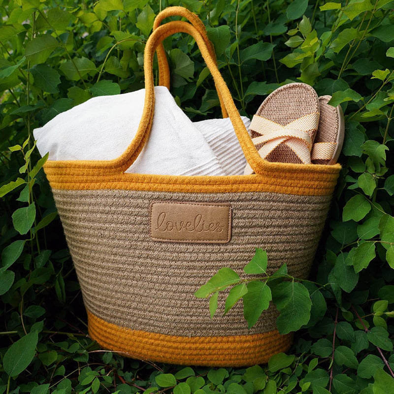 For those cheerful springdays and warm sunny summerdays all you need is a gorgeous beach bag.  Lovelies has made an elegant one in cotton and recycled polyester and it comes in 8 beautiful colours.    Whether you’re off to a picnic, shopping or a lazy day at the beach, a Lovelies beach bag will be your all-time favourite companion.