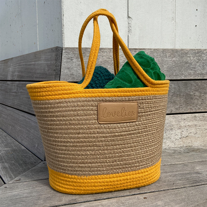 For those cheerful springdays and warm sunny summerdays all you need is a gorgeous beach bag.  Lovelies has made an elegant one in cotton and recycled polyester and it comes in 8 beautiful colours.    Whether you’re off to a picnic, shopping or a lazy day at the beach, a Lovelies beach bag will be your all-time favourite companion.
