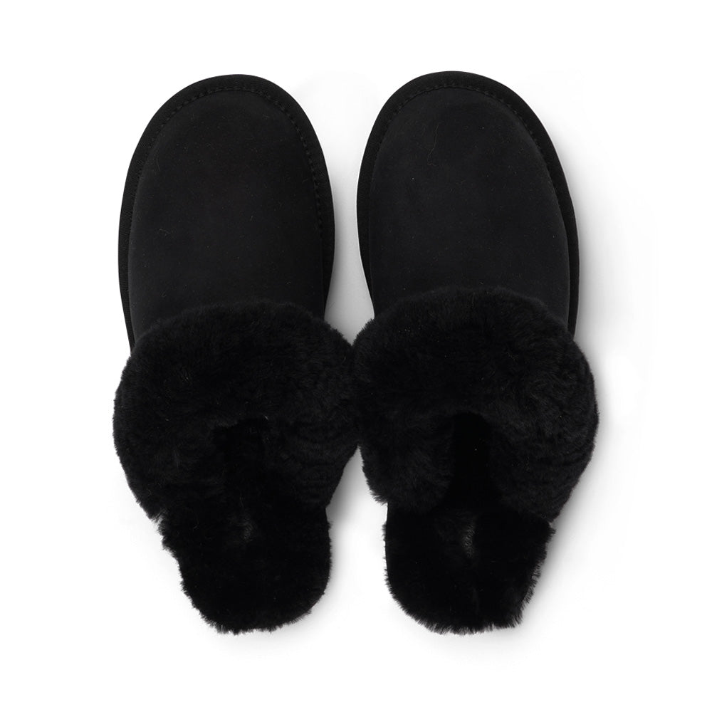 Lovelies Studio - Homeshoes - Hjemmesko -  Soft and cosy shearling slippers  Lovelies shearling slippers are the essence of comfortability. When you’re in the need of surrounding your feet in soft and warm slippers, Lovelies shearling slippers are the answer. With soft and durable soles, warm shearling and a gorgeous design, you’ll never want to wear any other home-shoe to make you feel at ease.