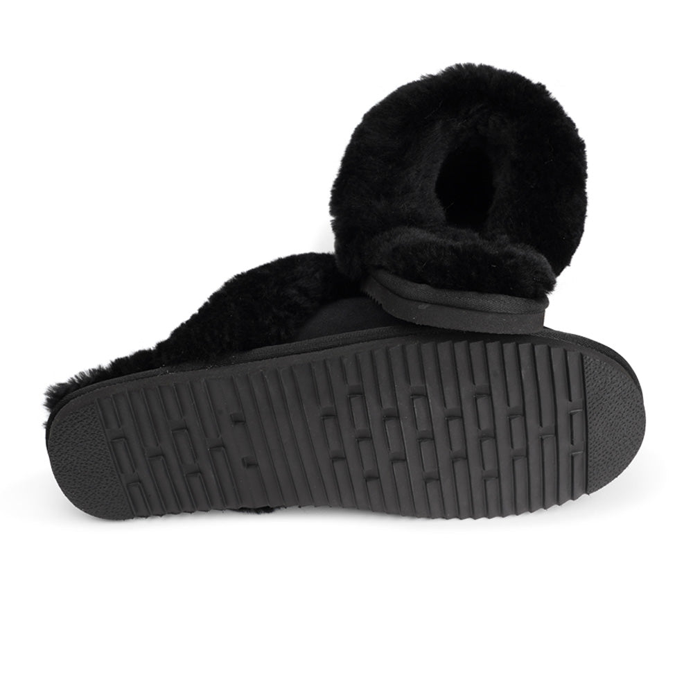 Lovelies Studio - Homeshoes - Hjemmesko - Soft and cosy shearling slippers Lovelies shearling slippers are the essence of comfortability. When you’re in the need of surrounding your feet in soft and warm slippers, Lovelies shearling slippers are the answer. With soft and durable soles, warm shearling and a gorgeous design, you’ll never want to wear any other home-shoe to make you feel at ease.