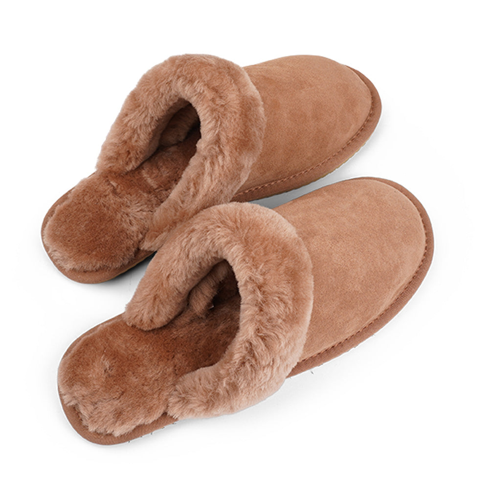 Lovelies Studio - Homeshoes - Hjemmesko - Soft and cosy shearling slippers Lovelies shearling slippers are the essence of comfortability. When you’re in the need of surrounding your feet in soft and warm slippers, Lovelies shearling slippers are the answer. With soft and durable soles, warm shearling and a gorgeous design, you’ll never want to wear any other home-shoe to make you feel at ease.