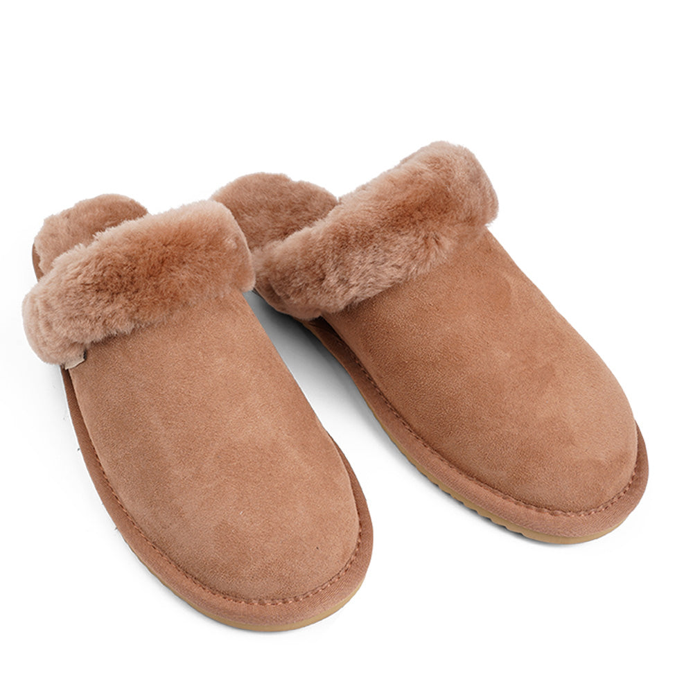 Lovelies Studio - Homeshoes - Hjemmesko - Soft and cosy shearling slippers Lovelies shearling slippers are the essence of comfortability. When you’re in the need of surrounding your feet in soft and warm slippers, Lovelies shearling slippers are the answer. With soft and durable soles, warm shearling and a gorgeous design, you’ll never want to wear any other home-shoe to make you feel at ease.