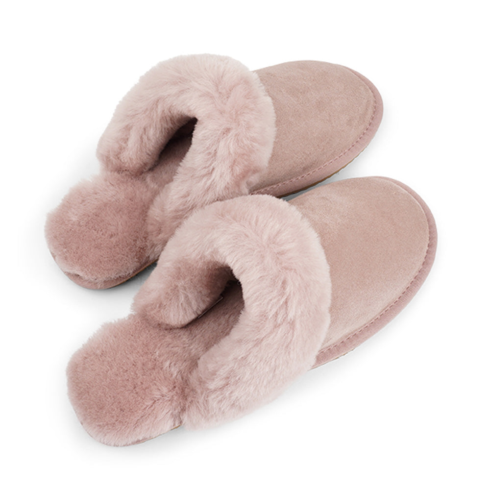 Lovelies Studio - Homeshoes - Hjemmesko -  Soft and cosy shearling slippers  Lovelies shearling slippers are the essence of comfortability. When you’re in the need of surrounding your feet in soft and warm slippers, Lovelies shearling slippers are the answer. With soft and durable soles, warm shearling and a gorgeous design, you’ll never want to wear any other home-shoe to make you feel at ease.