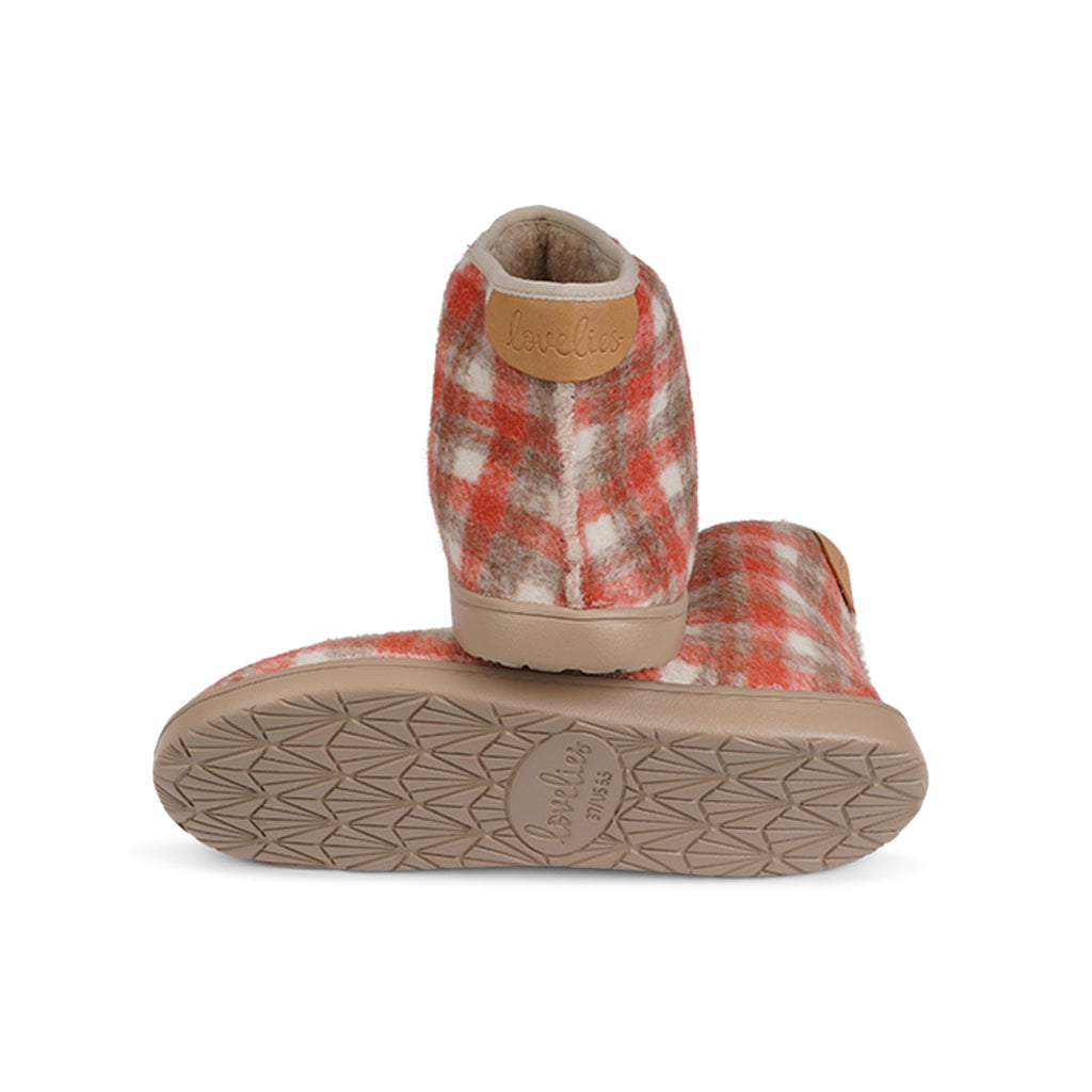 HL9512 Lovelies Sakala lounge slippers check coral Soft and cosy lounge slippers  Lovelies lounge slippers are the essence of comfortability. When you’re in the need of surrounding your feet in soft and warm slippers, Lovelies lounge slippers are the answer. With soft and durable soles, fine wool and a gorgeous design, you’ll never want to wear any other home-shoe to make you feel at ease.
