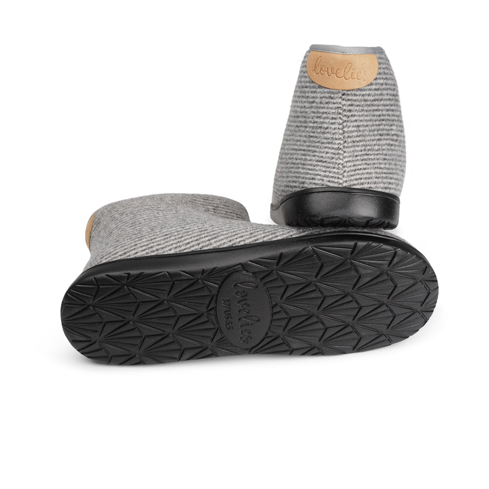 Soft and cosy lounge slippers Lovelies lounge slippers are the essence of comfortability. When you’re in the need of surrounding your feet in soft and warm slippers, Lovelies lounge slippers are the answer. With soft and durable soles, fine wool and a gorgeous design, you’ll never want to wear any other home-shoe to make you feel at ease. Outsole / Insole : Soft Rubber Curly faux fur for a warm and soft feeling Curly faux fur for a warm and soft feeling Upper: 80% Wool – 20% polyester
