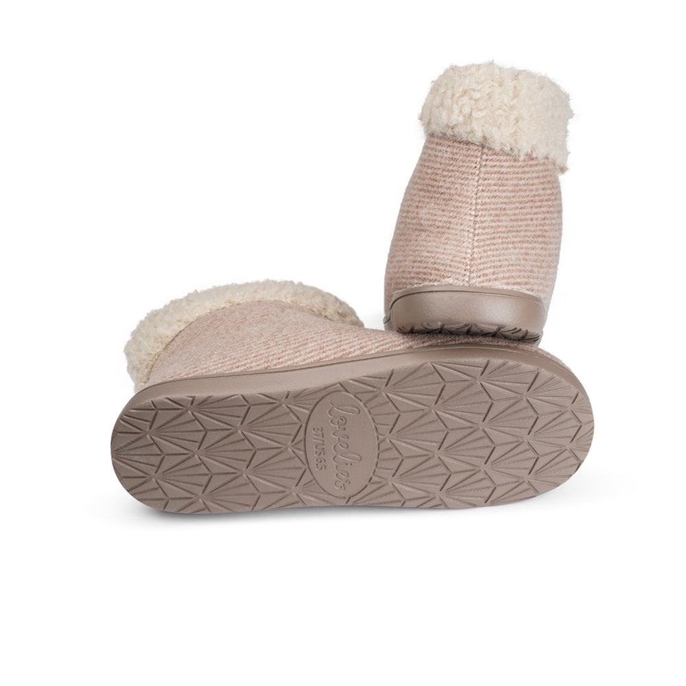 Soft and cosy lounge slippers  Lovelies lounge slippers are the essence of comfortability. When you’re in the need of surrounding your feet in soft and warm slippers, Lovelies lounge slippers are the answer. With soft and durable soles, fine wool and a gorgeous design, you’ll never want to wear any other home-shoe to make you feel at ease.  Enjoy your Lovelies!