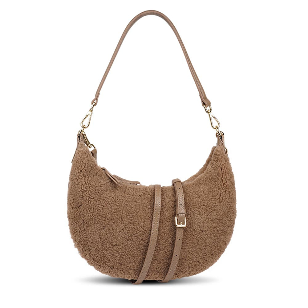 Kangmar is a beautiful shearling handbag which is perfect for carrying your essentials with you, it comes with detachable shoulder strap in skin. Top double zipped closure. Top handle in soft skin with hardware in gold. Adjustable and detachable shoulder strap in leather, 15 mm wide. Satin lining and flat zipped inner pocket Item comes with a branded dust bag. Embossed Lovelies logo inside the bag. Gold-toned hardware Measurements W36 X D5 X H20 cm 100 % Australian shearling