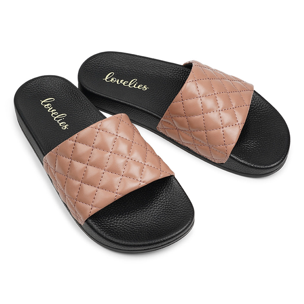 Once you’ve tried Lovelies’ summer slides you’ll never want to wear any other footwear. With its delicate and soft fabrics, you feel at ease and elegant at the same time. The easy to-go slides are a perfect fit to your everyday look or your feminine evening dresses.