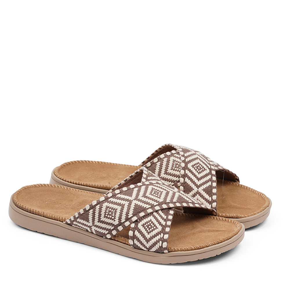 Lovelies Studio - Bellevue cross suede sandal with the most comfortable rubber sole which is covered in exclusive suede. The sandal has a wonderful feminine look and will match your summer dresses and light blue jeans perfectly. Enjoy your lovelies !