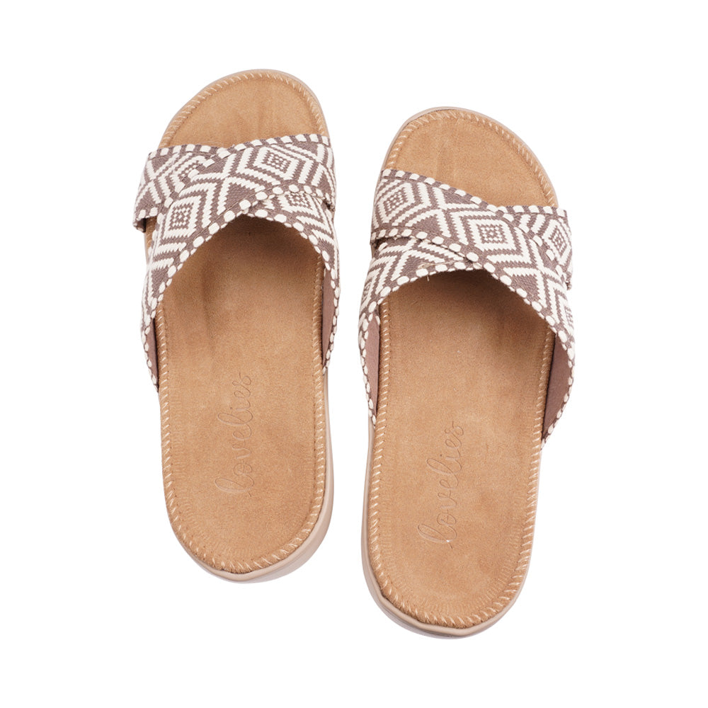 Lovelies Studio - Bellevue cross suede sandal with the most comfortable rubber sole which is covered in exclusive suede. The sandal has a wonderful feminine look and will match your summer dresses and light blue jeans perfectly. Enjoy your lovelies !