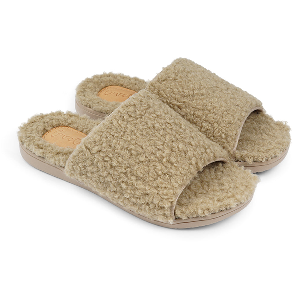 LL7134 Lovelies Santi lounge slippers mocca creme fur Soft and cosy lounge slippers  Lovelies lounge slippers are the essence of comfortability. When you’re in the need of surrounding your feet in soft and warm slippers, Lovelies lounge slippers are the answer. With soft and durable soles, fine wool and a gorgeous design, you’ll never want to wear any other home-shoe to make you feel at ease.