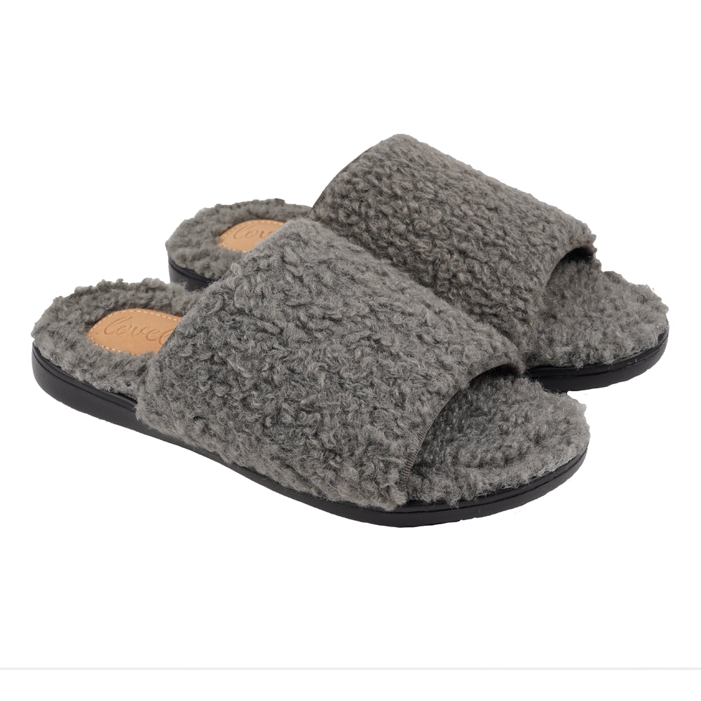 Lovelies Santi lounge slippers Grey LL7135Soft and cosy lounge slippers  Lovelies lounge slippers are the essence of comfortability. When you’re in the need of surrounding your feet in soft and warm slippers, Lovelies lounge slippers are the answer. With soft and durable soles, fine wool and a gorgeous design, you’ll never want to wear any other home-shoe to make you feel at ease.