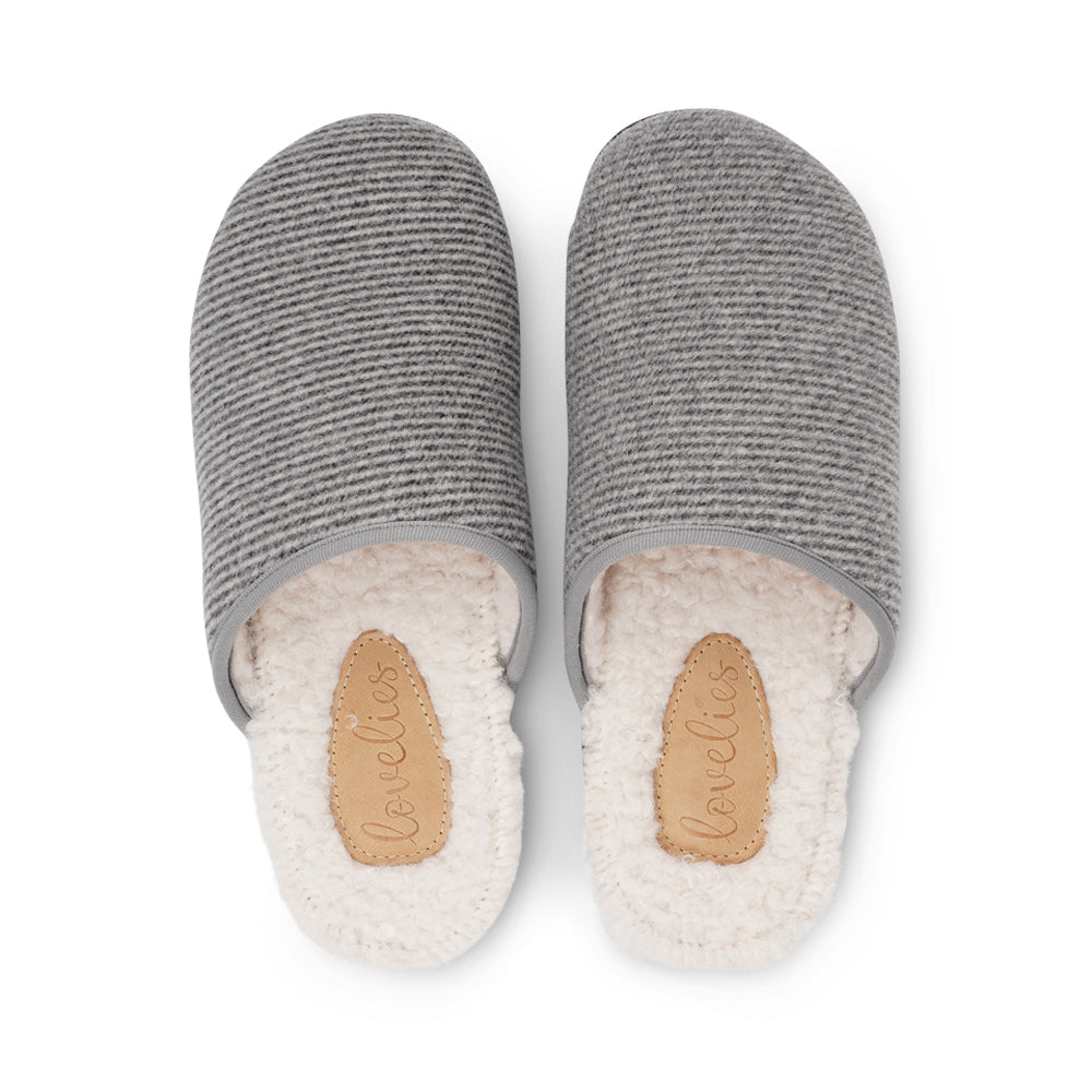 Soori Lounge slippers fra Lovelies Studio, These wonderful slippers will keep your feet warm and cozy. Soft and solid rubber sole and you can use them inside and outside.