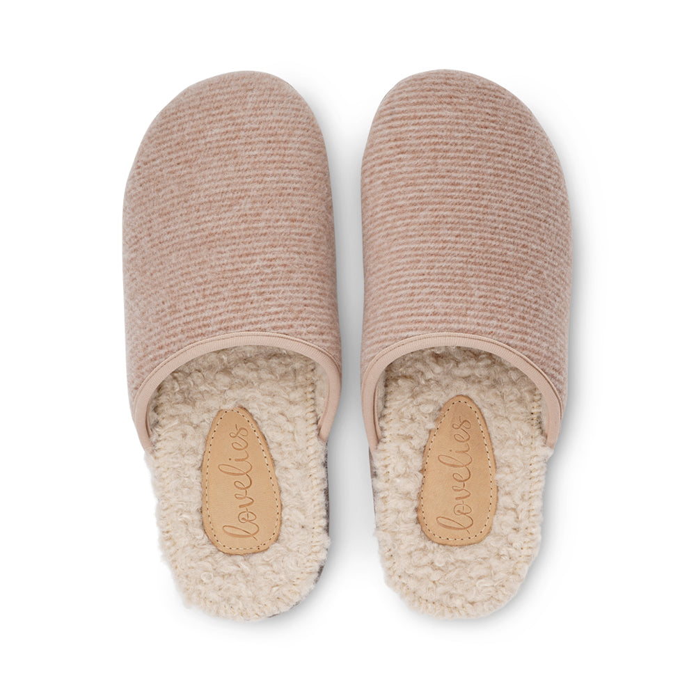 LL7539-36 Soft and cosy lounge slippers Lovelies lounge slippers are the essence of comfortability. When you’re in the need of surrounding your feet in soft and warm slippers, Lovelies lounge slippers are the answer. With soft and durable soles, fine wool and a gorgeous design, you’ll never want to wear any other home-shoe to make you feel at ease. Enjoy your Lovelies! See our Size Guide Material: Outsole / Insole : Rubber Footbed: Curly faux fur Lining: Curly faux fur Upper: 80% Wool – 20% polyester
