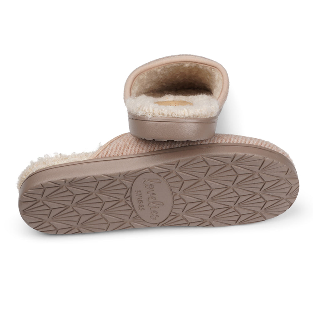 Soft and cosy lounge slippers  Lovelies lounge slippers are the essence of comfortability. When you’re in the need of surrounding your feet in soft and warm slippers, Lovelies lounge slippers are the answer. With soft and durable soles, fine wool and a gorgeous design, you’ll never want to wear any other home-shoe to make you feel at ease.  Enjoy your Lovelies!  See our Size Guide  Material:  Outsole / Insole : Rubber  Footbed: Curly faux fur Lining: Curly faux fur Upper: 80% Wool – 20% polyester