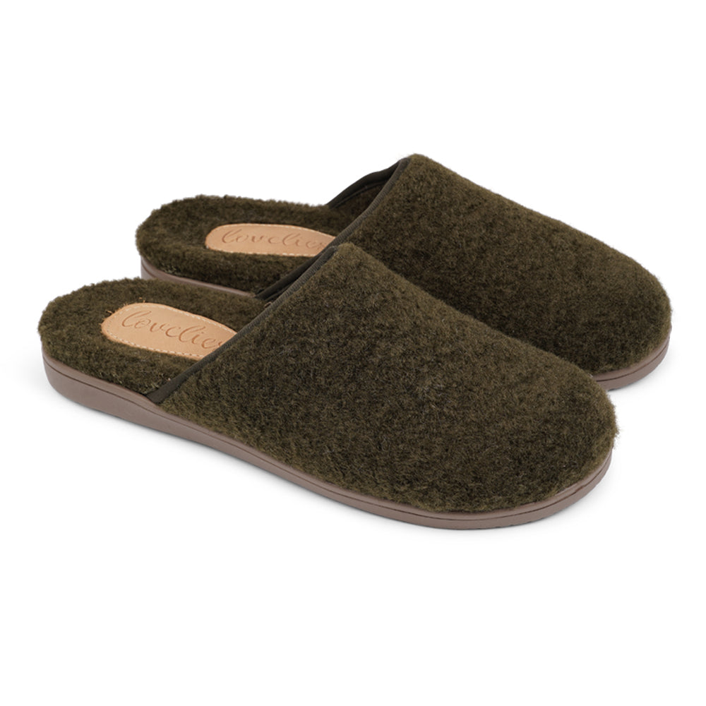 Soft and cosy lounge slippers  Lovelies lounge slippers are the essence of comfortability. When you’re in the need of surrounding your feet in soft and warm slippers, Lovelies lounge slippers are the answer. With soft and durable soles, fine wool and a gorgeous design, you’ll never want to wear any other home-shoe to make you feel at ease.  Enjoy your Lovelies!  See our Size Guide  Material:  Outsole / Insole : Rubber  Footbed: Curly faux fur Lining: Curly faux fur Upper: Curly faux fur