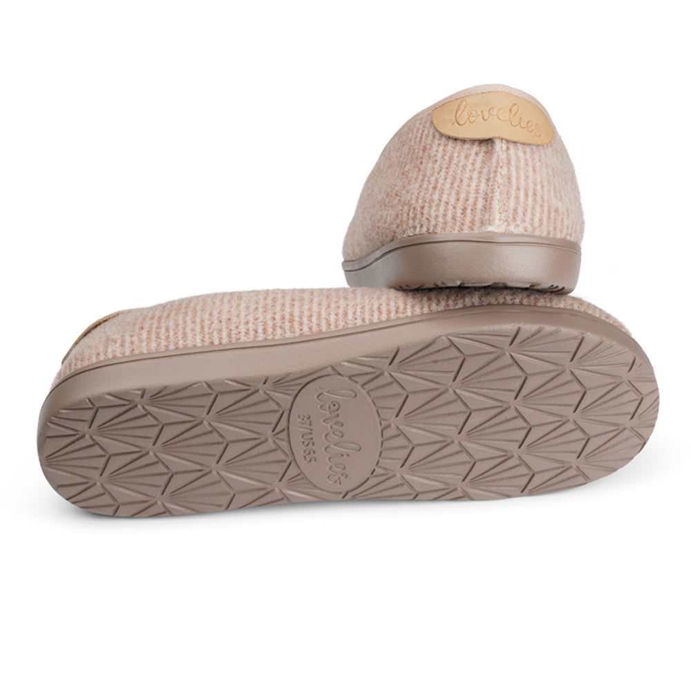 Soft and cosy lounge slippers Lovelies lounge slippers are the essence of comfortability. When you’re in the need of surrounding your feet in soft and warm slippers, Lovelies lounge slippers are the answer. With soft and durable soles, fine wool and a gorgeous design, you’ll never want to wear any other home-shoe to make you feel at ease. Enjoy your Lovelies! See our Size Guide Material: Outsole / Insole : Rubber Footbed: Curly faux fur Lining: Curly faux fur Upper: 80% Wool – 20% polyester