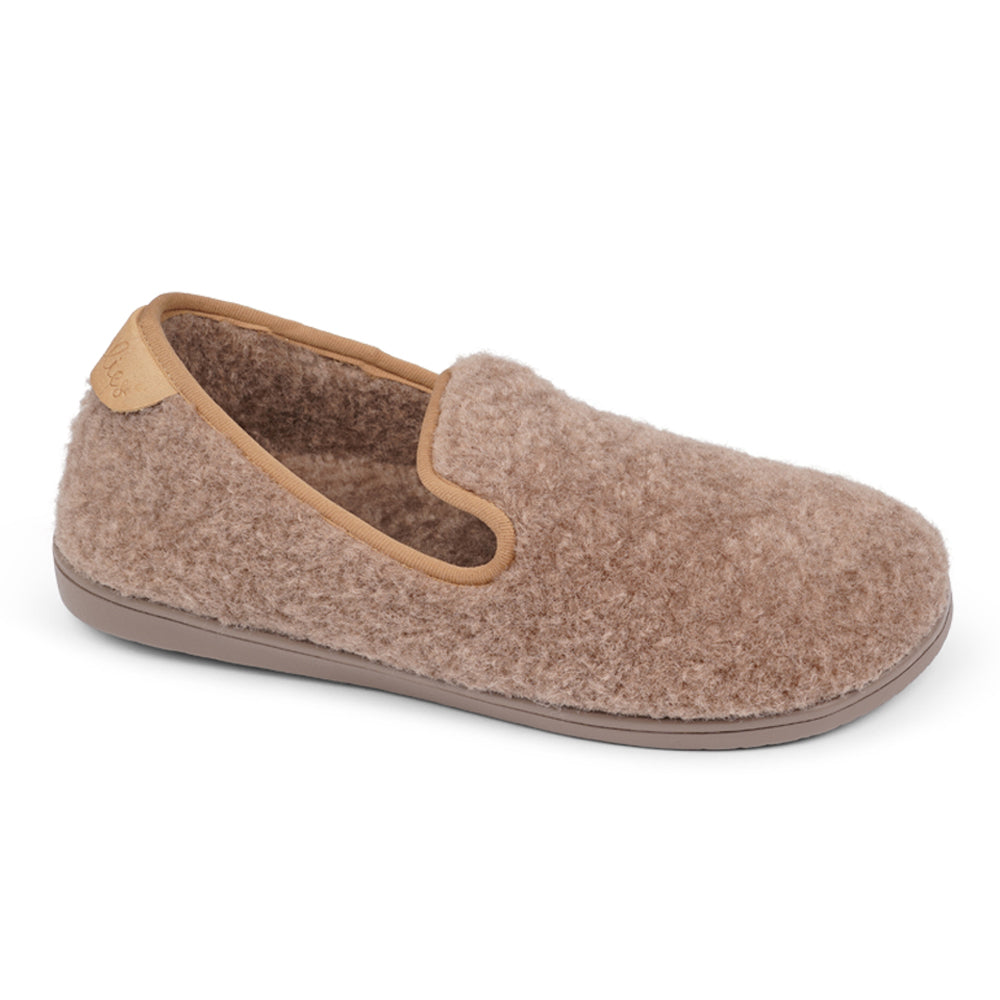 Soft and cosy lounge slippers  Lovelies lounge slippers are the essence of comfortability. When you’re in the need of surrounding your feet in soft and warm slippers, Lovelies lounge slippers are the answer. With soft and durable soles, fine wool and a gorgeous design, you’ll never want to wear any other home-shoe to make you feel at ease.  Enjoy your Lovelies!  See our Size Guide  Material:  Outsole / Insole : Rubber  Footbed: Curly faux fur Lining: Curly faux fur Upper: Curly faux fur