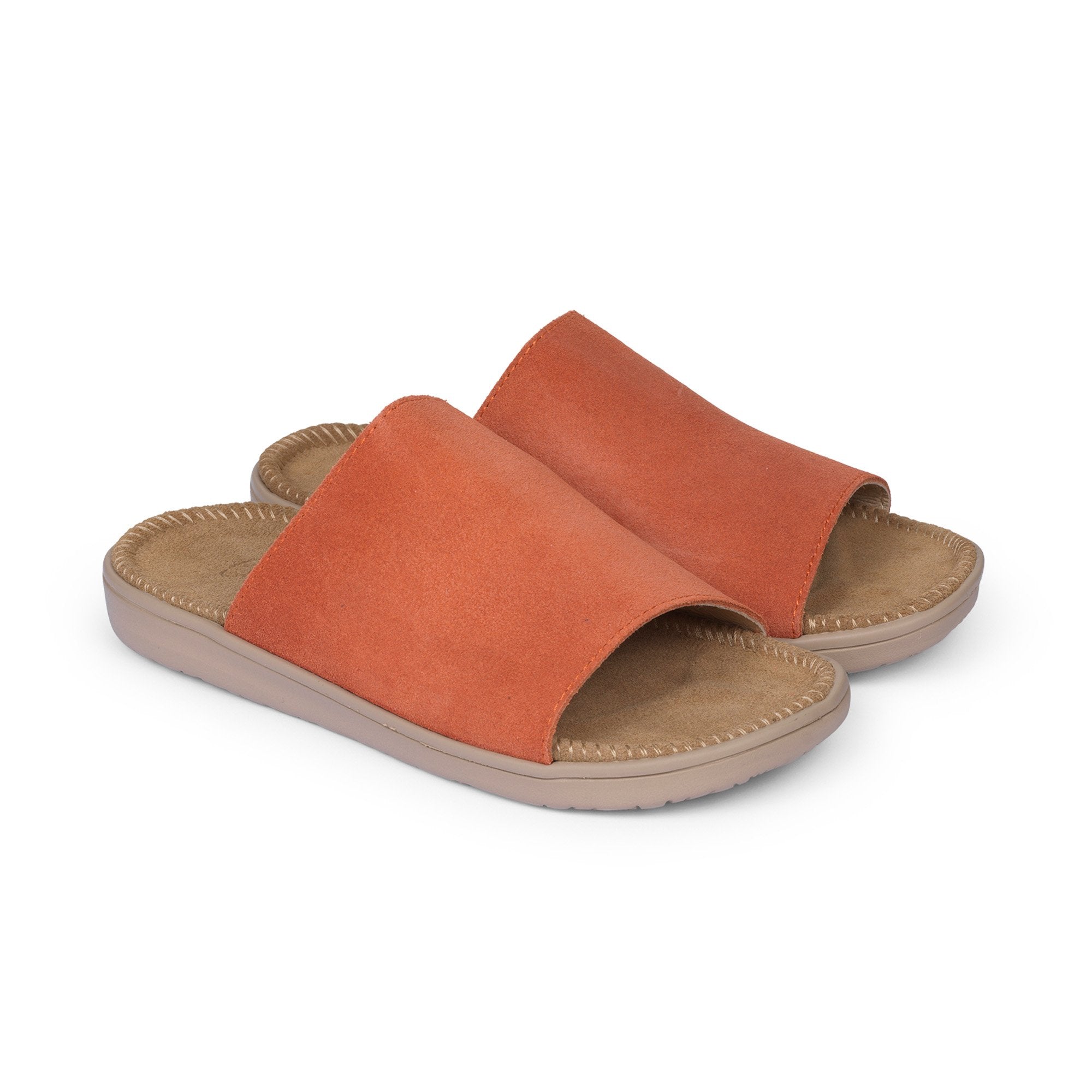 Sandals with straps of soft suede. The comfortable inner sole in covered with suede