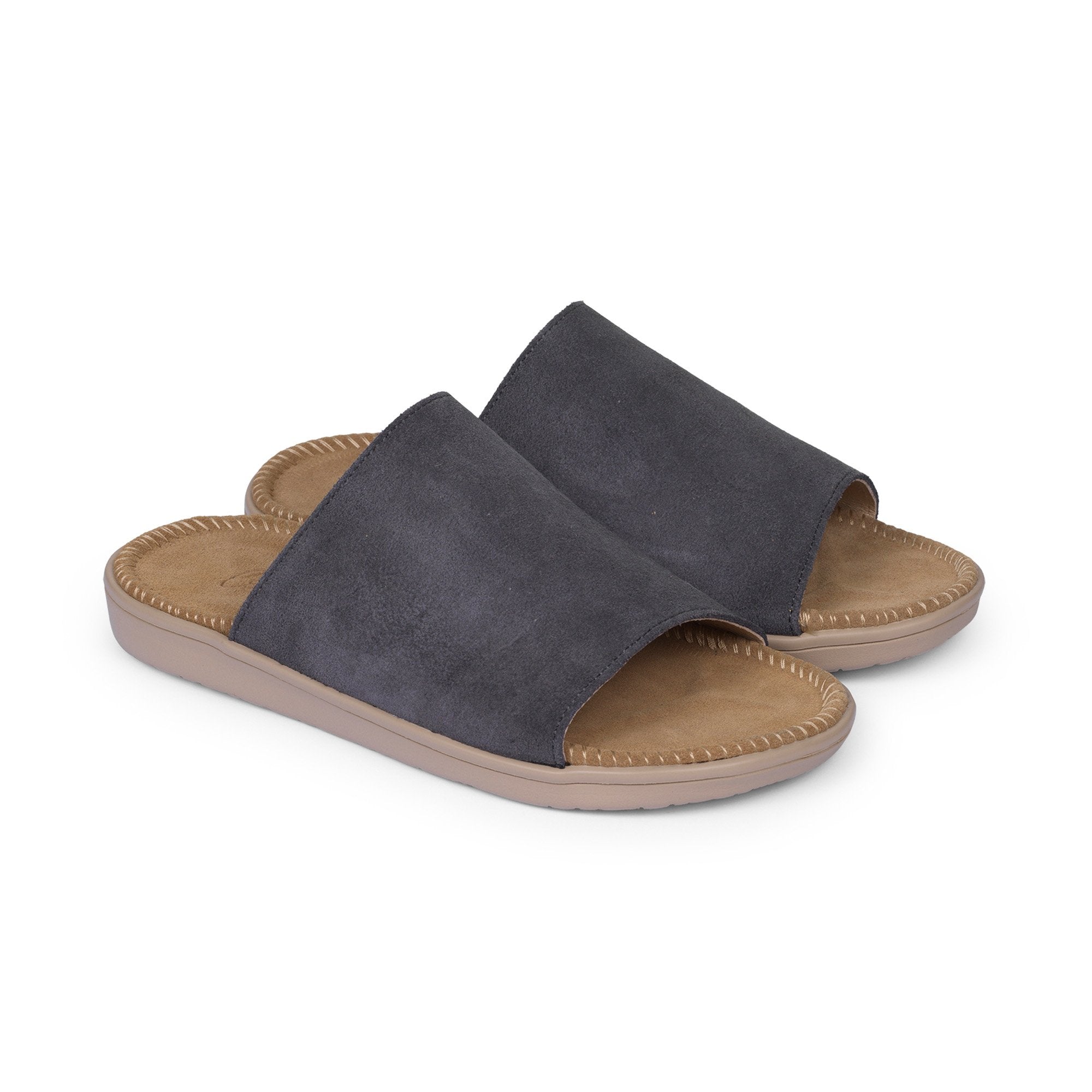 Sandals with straps of soft suede. The comfortable inner sole in covered with suede