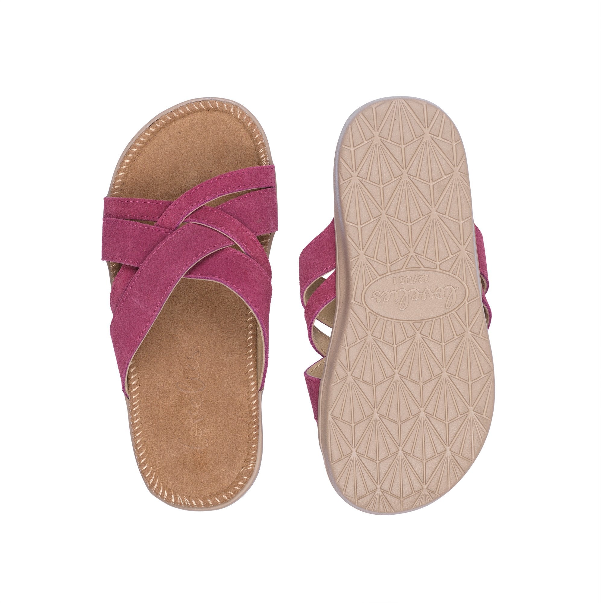 Sandals with straps of soft suede. The comfortable inner sole in covered with suede