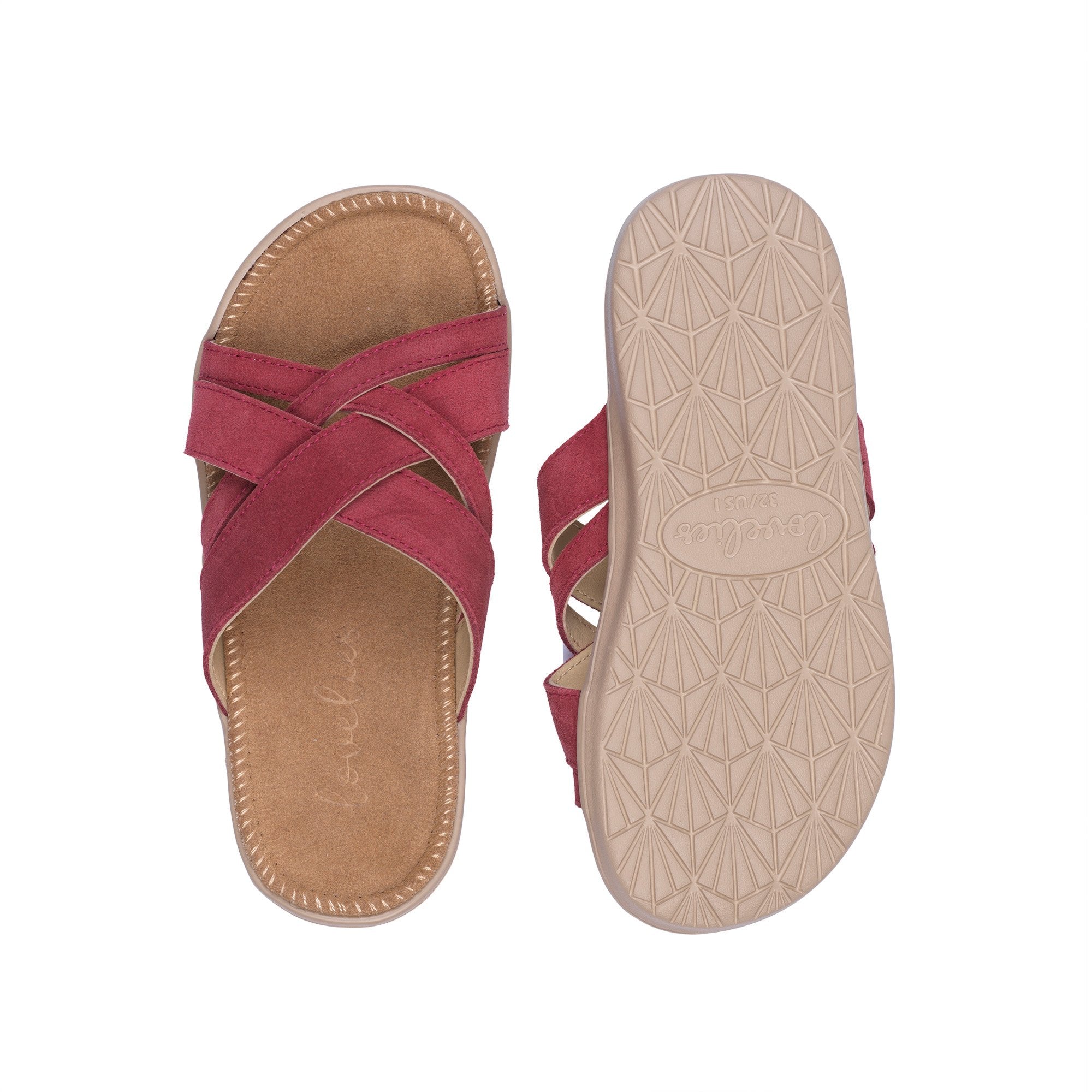 Sandals with straps of soft suede. The comfortable inner sole in covered with suede
