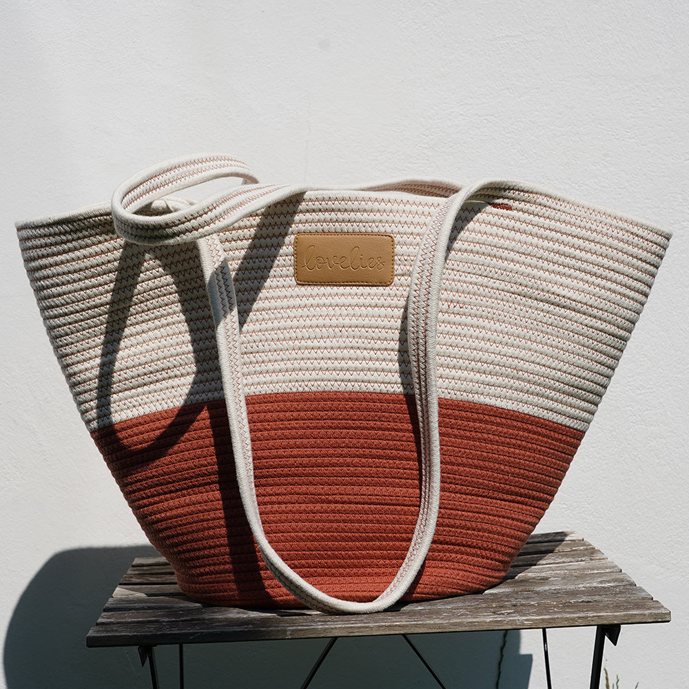 Marasusa the beautiful extra large cotton beach bag from Lovelies. Marasusa comes in 5 fantastic summer colours and is absolutely gorgeous.. For those cheerful springdays and warm sunny summerdays all you need is a gorgeous beach bag. With Marasusa you will have enough space for all your beach stuff from blankets, magazines to sunscreen  Whether you’re off to a picnic, going shopping or having a lazy day at the beach, a Lovelies beach bag will be your true companion.